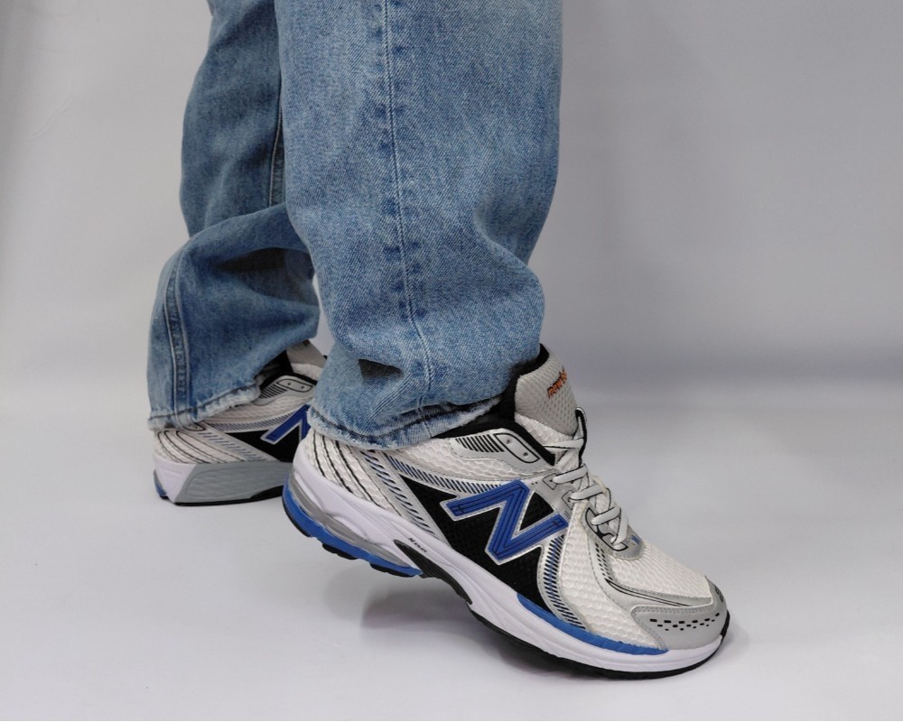  New Balance 860v2 