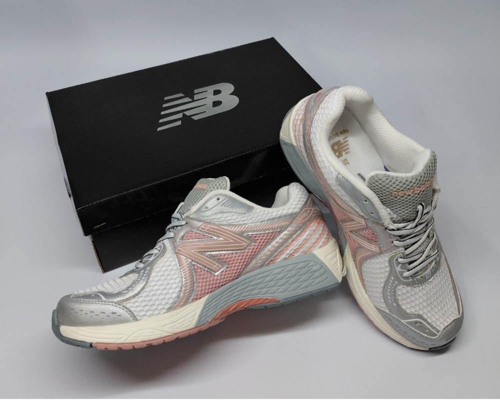  New Balance 860v2 