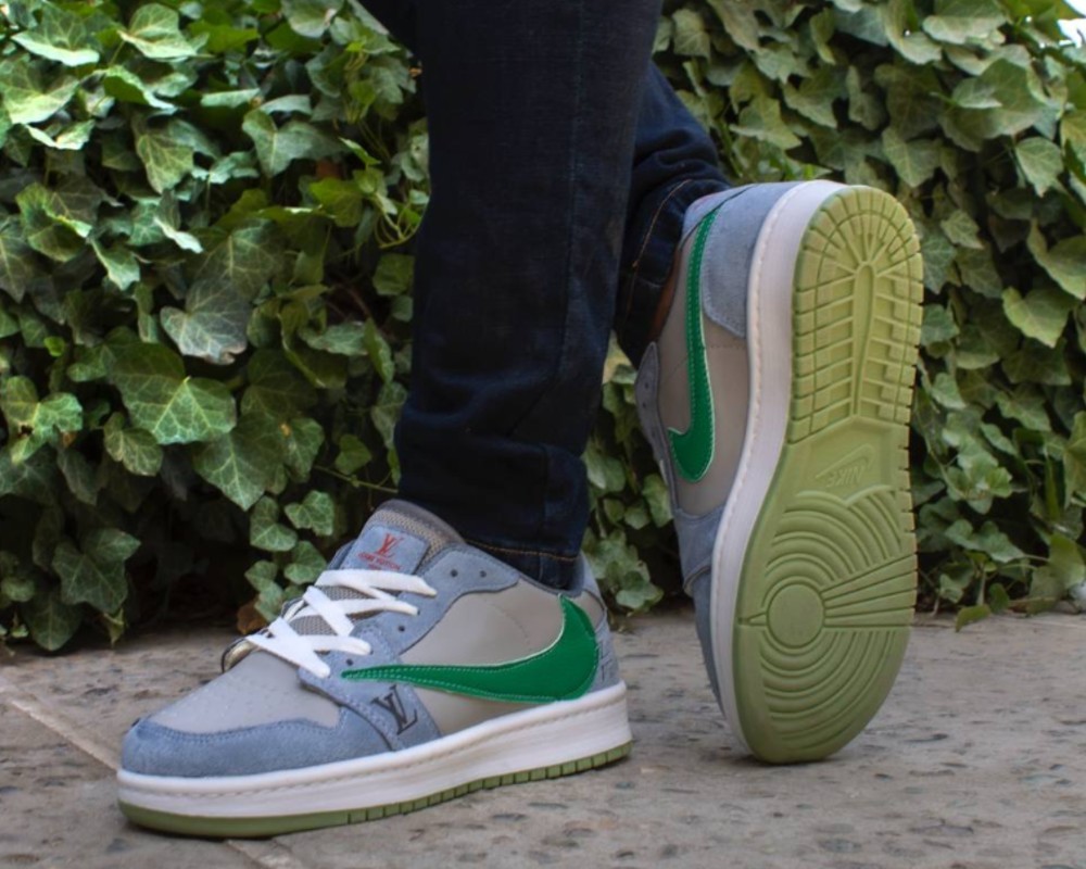  نایک تراویس 