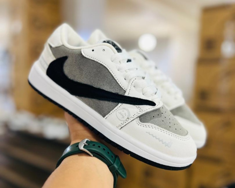 نایک ترویس رویه سامبا و توکیو   نایک ترویس رویه سامبا و توکیو