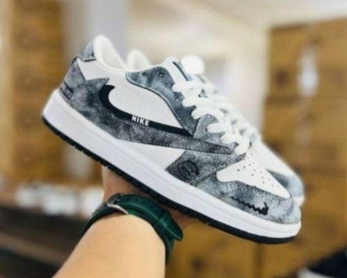  نایک ترویس ابر و باد 