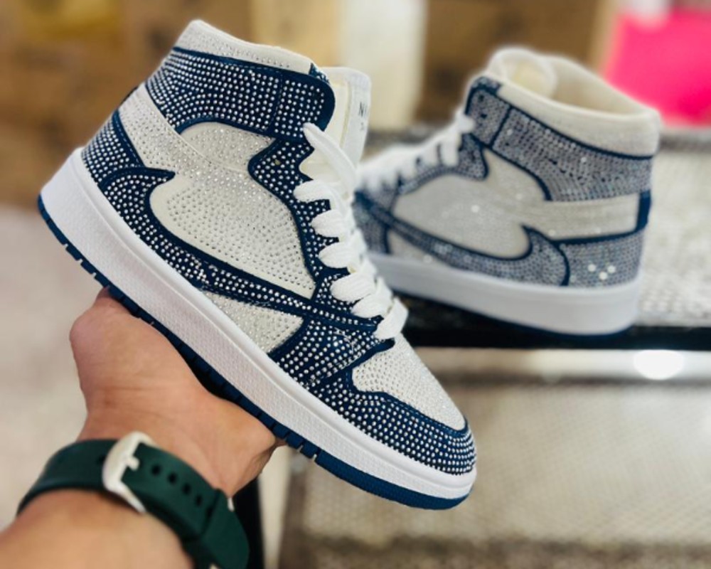 نایک ترویس ساقدار نگینی   نایک ترویس ساقدار نگینی