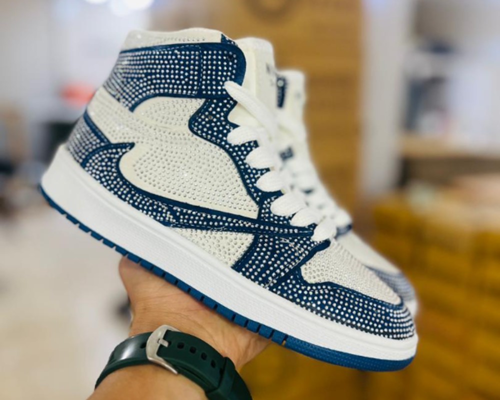 نایک ترویس ساقدار نگینی   نایک ترویس ساقدار نگینی