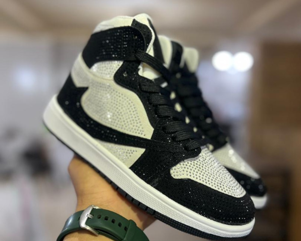 نایک ترویس ساقدار نگینی   نایک ترویس ساقدار نگینی