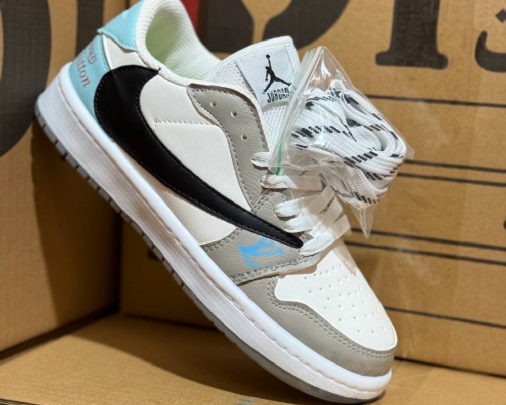  نایک تراویس 