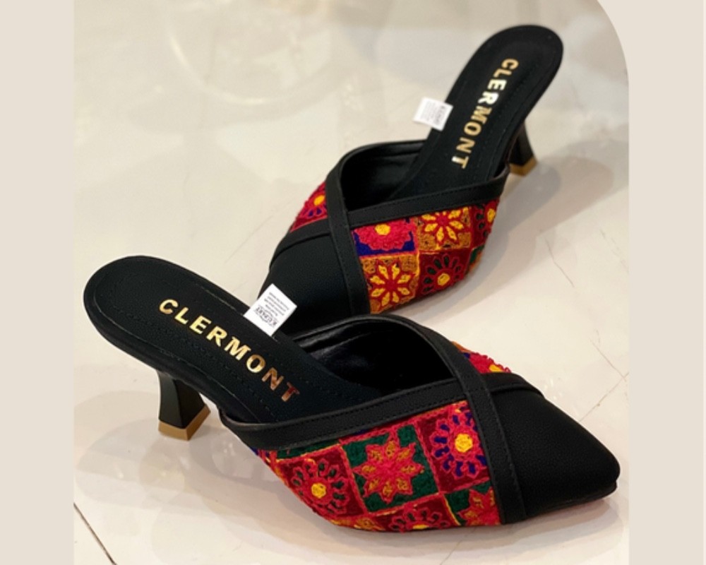  مجلسی سوزن‌دوزی 