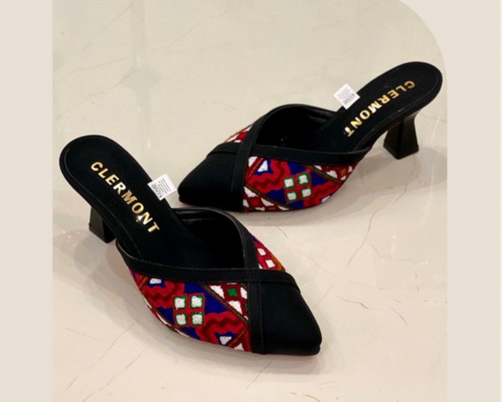  مجلسی سوزن‌دوزی 