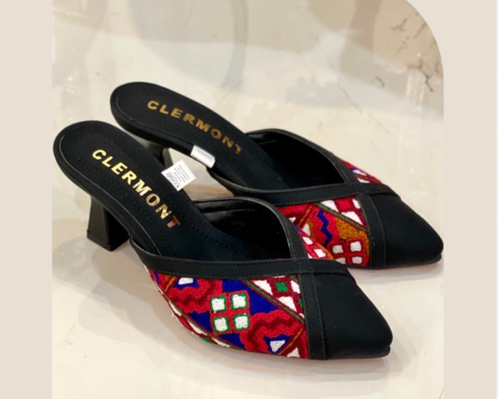  مجلسی سوزن‌دوزی 