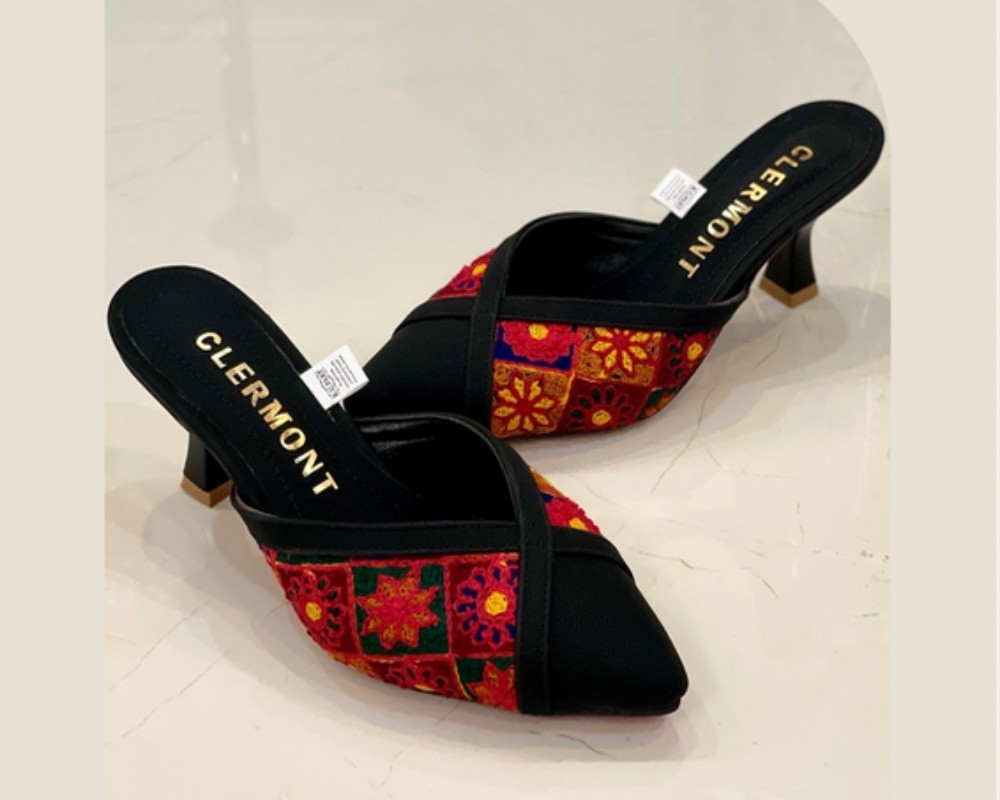  مجلسی سوزن‌دوزی 