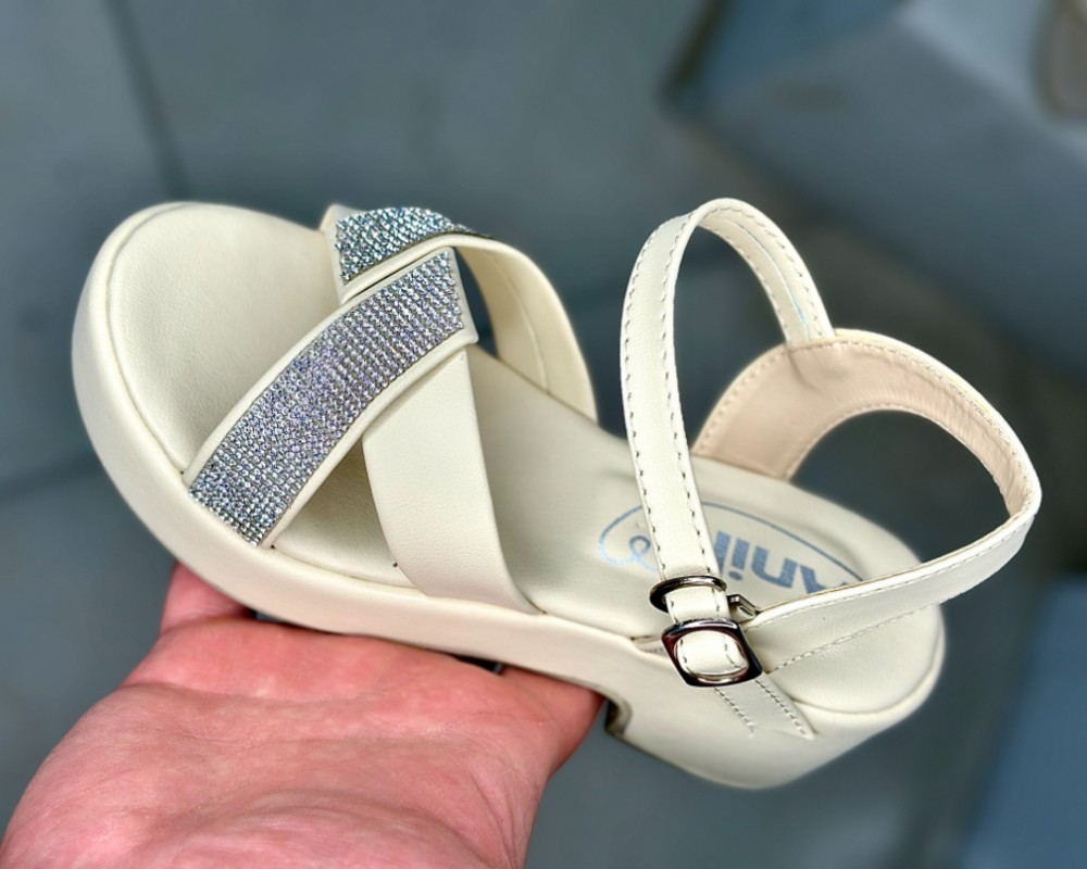  آنا دخترانه 