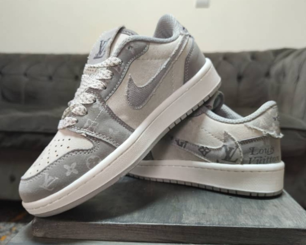  نایک تراویس LV 