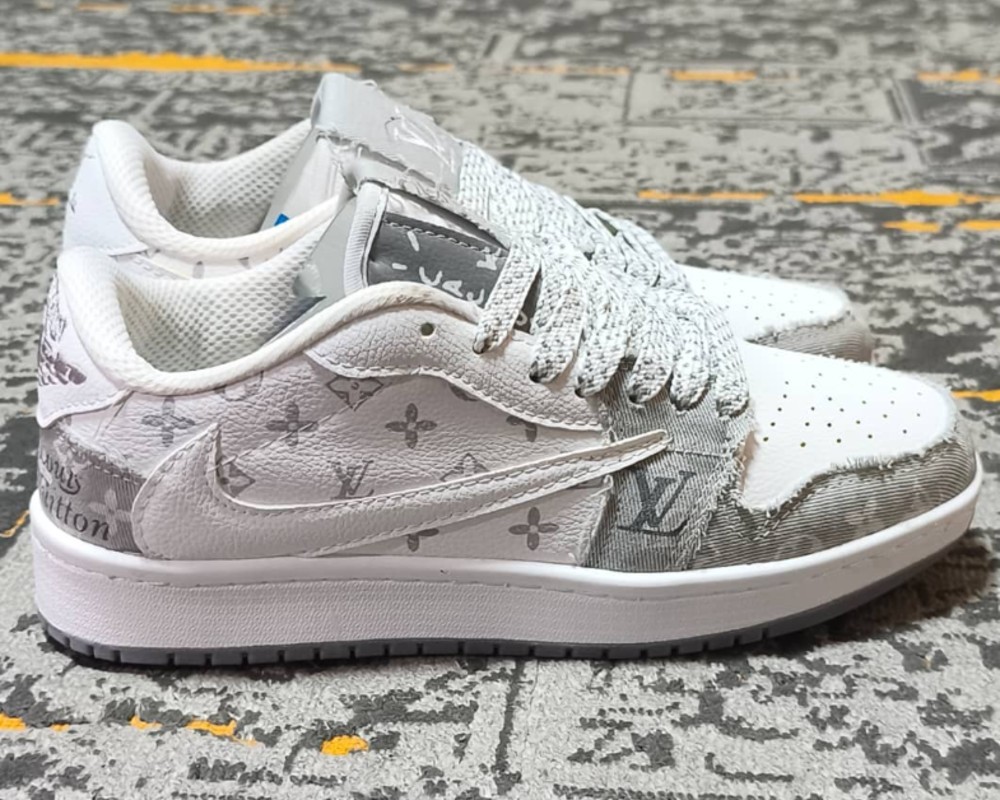  نایک تراویس LV 