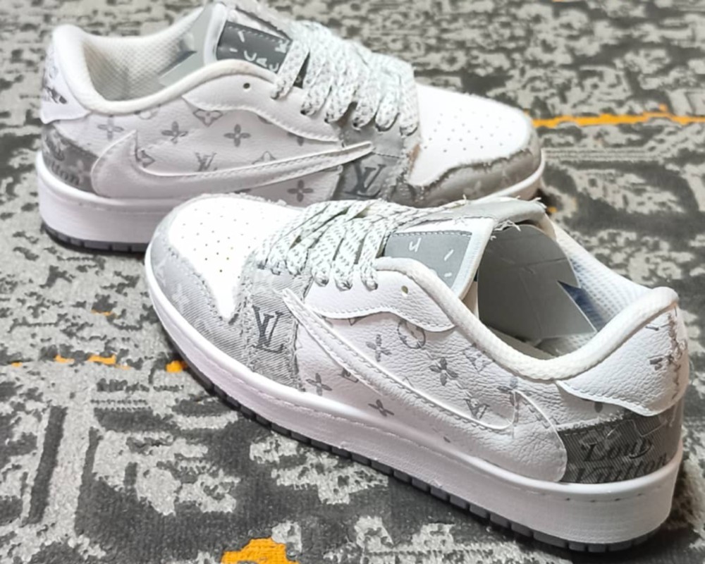  نایک تراویس LV 