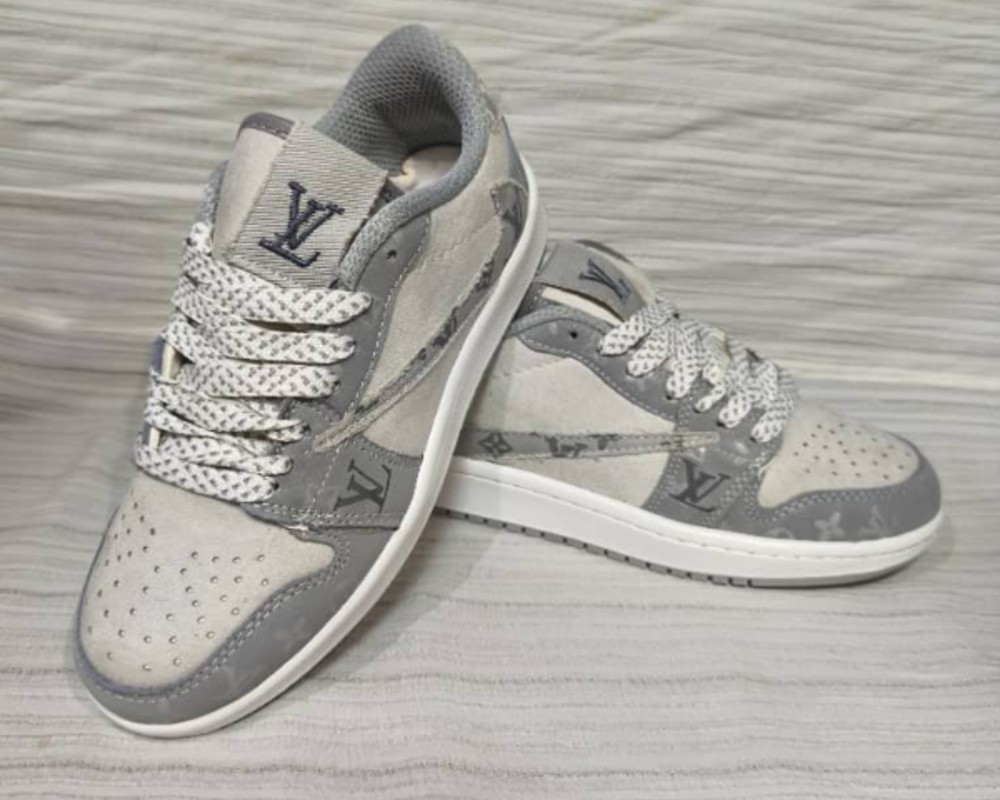  نایک تراویس LV 