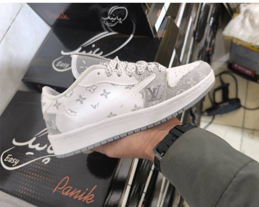  نایک تراویس LV 