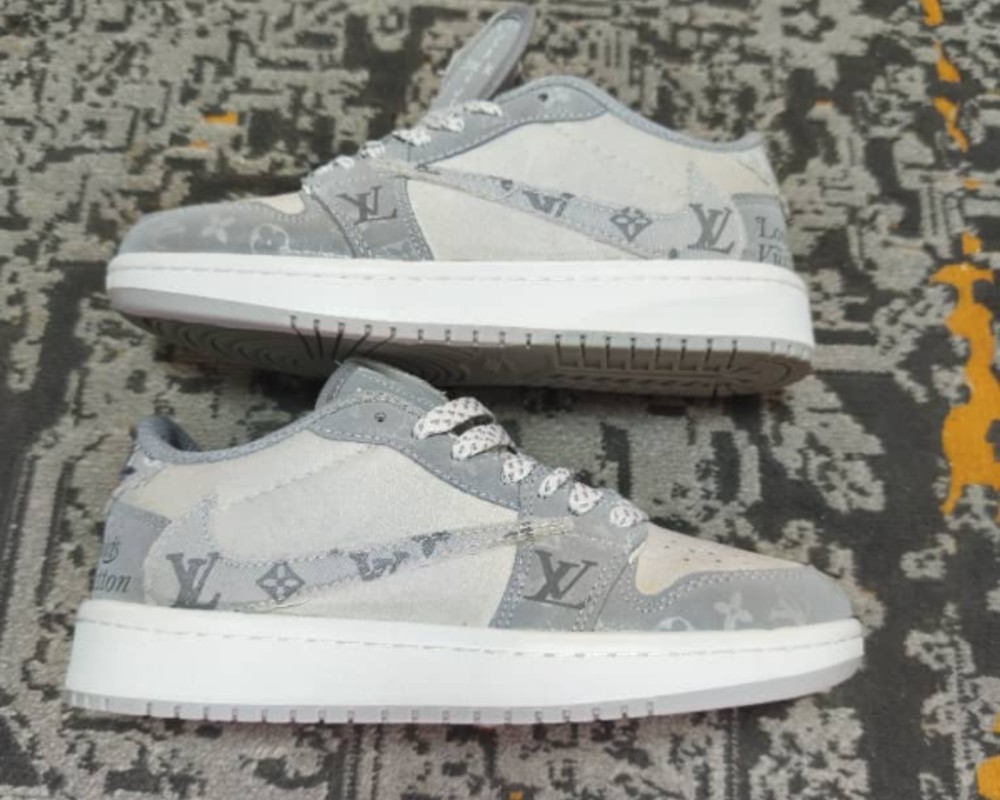  نایک تراویس LV 