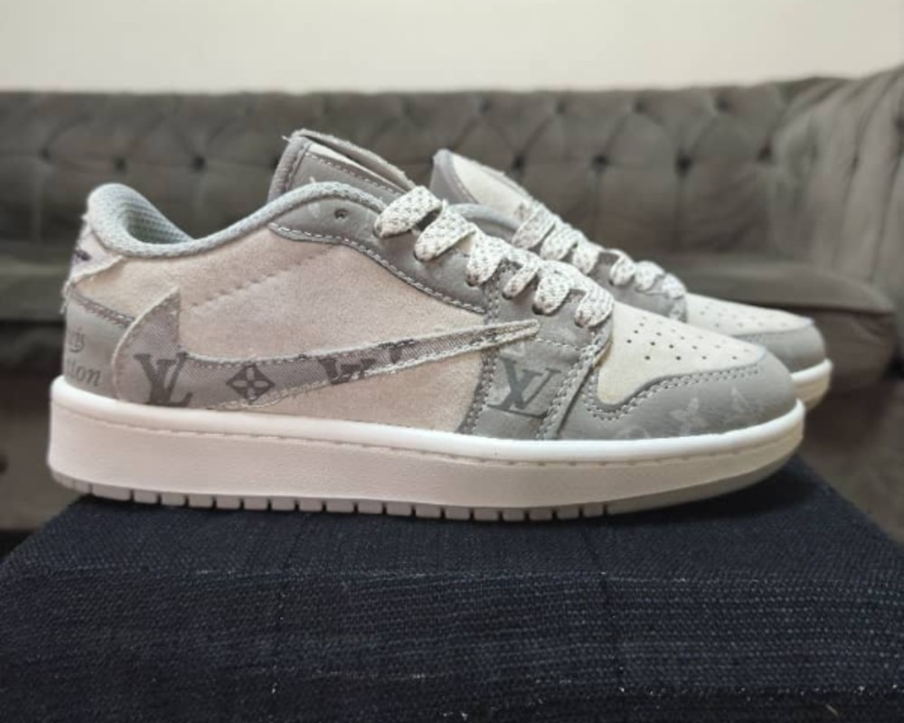  نایک تراویس LV 