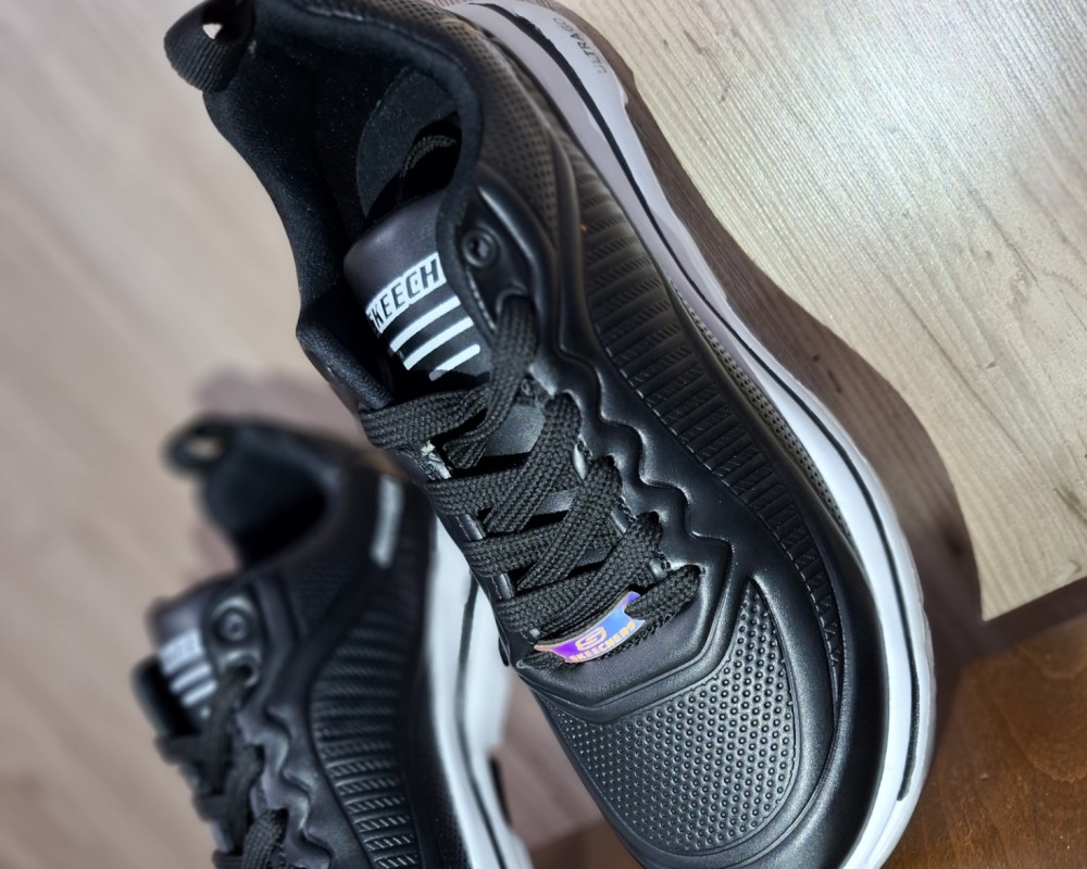  اسکیچرز  اولترای فوم 