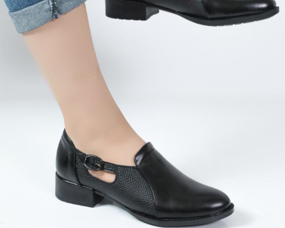  دنیز زنانه و بزرگ پا 