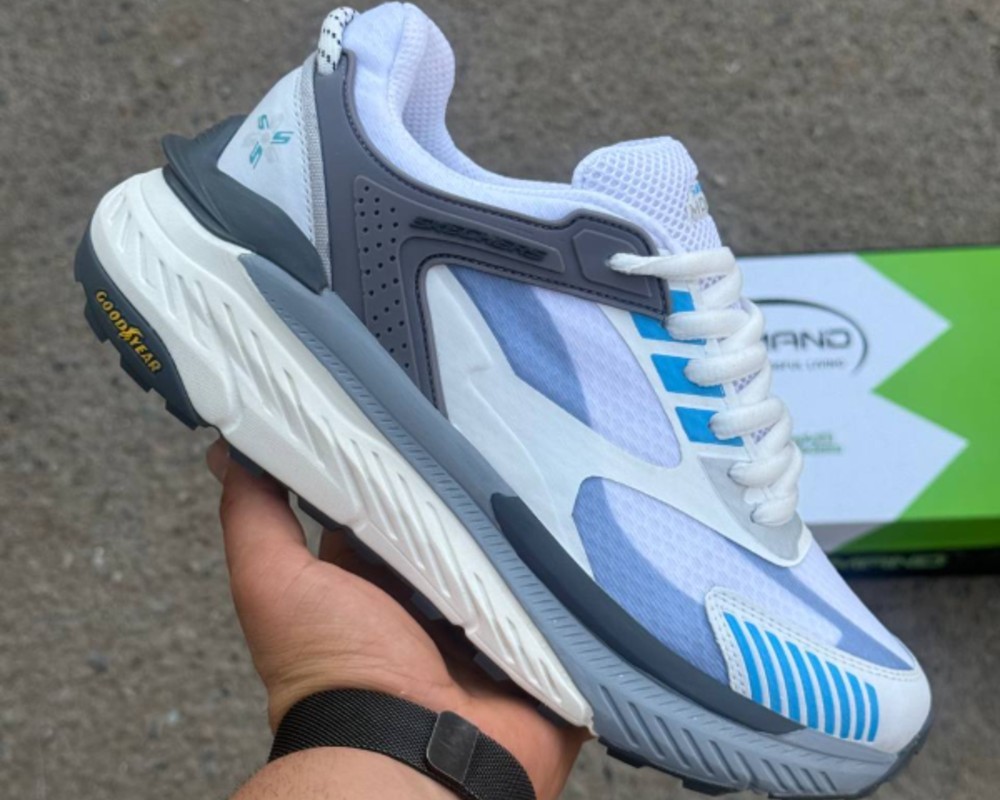  Skechers Monster 