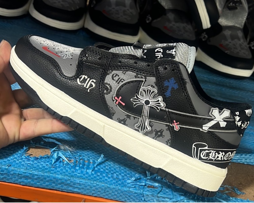  Nike sb dunk chrom hearts 