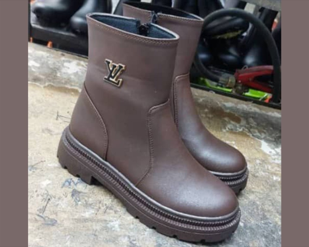  بوت LV 