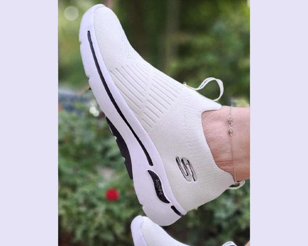  Skechers 