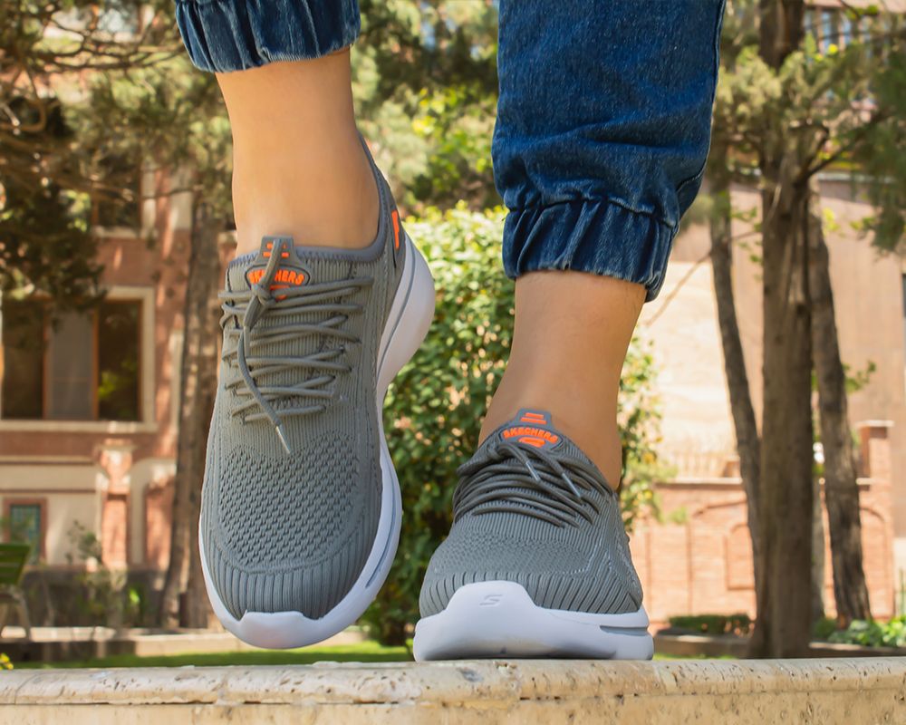  اسکیچرز آرچ فیت 