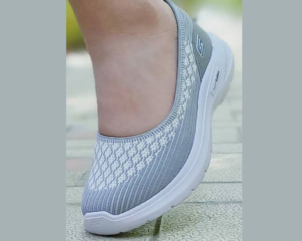  اسکیچرز عروسکی 